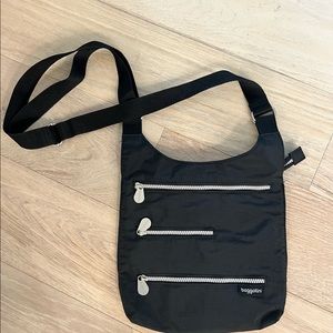Baggallini black crossbody purse bag, perfect for travel, room for so much!